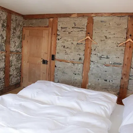 Tgesa Antgerna アパート Salouf