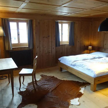 Tgesa Antgerna アパート Salouf